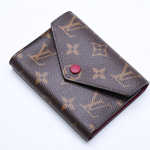 極美品 LOUIS VUITTON ルイヴィトン ポルトフォイユ ヴィクトリーヌ M41938 三つ折り財布 モノグラム ブラウン フューシャ中古 4a005799
