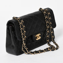 将图片加载到图库查看器中。 CHANEL 新型 シャネル マトラッセ23 Wフラップ Wチェーンショルダーバッグ A2500 7番台 ココマーク ラムスキン ブラック 美品 中古 4a005888