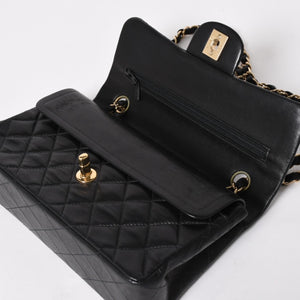 CHANEL 新型 シャネル マトラッセ23 Wフラップ Wチェーンショルダーバッグ A2500 7番台 ココマーク ラムスキン ブラック 美品 中古 4a005888