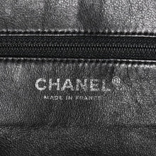 画像をギャラリービューアに読み込む, CHANEL シャネル ショルダーバッグ 11番台 ココマーク キャビアスキン レザー ブラック シルバー金具 美品 中古 4a005891