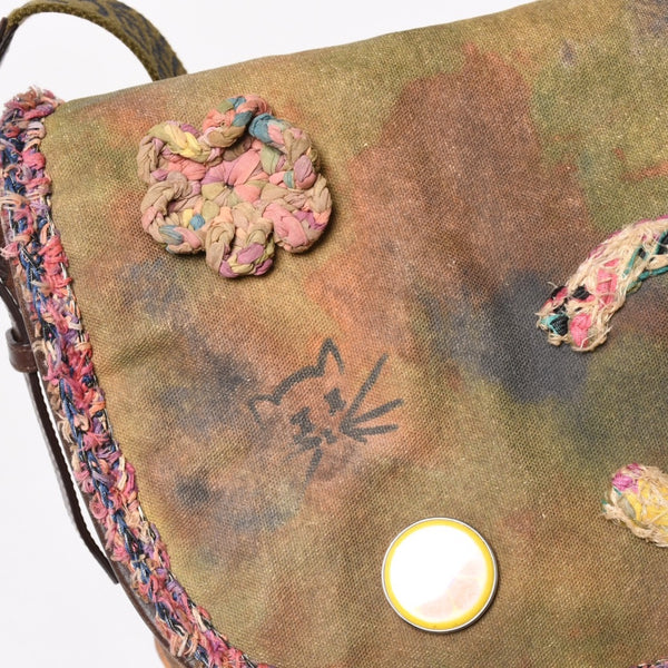 極美品 CHANEL シャネル エンブロイダリー メッセンジャーバッグ 21番台 A92790 グラフィティ カーキ ココマーク 中古 4a005833