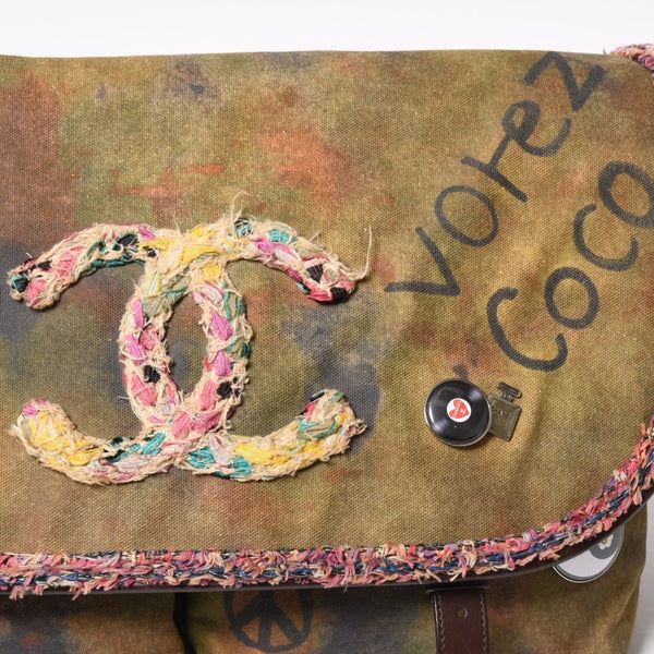 極美品 CHANEL シャネル エンブロイダリー メッセンジャーバッグ 21番台 A92790 グラフィティ カーキ ココマーク 中古 4a005833