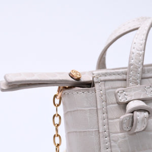 極美品 GIANNI CHIARINI ジャンニキアリーニ ショルダーバッグ マイクロミニバッグ チェーン クロコ型押し レザー アイボリー ゴールド金具 中古 4a005819