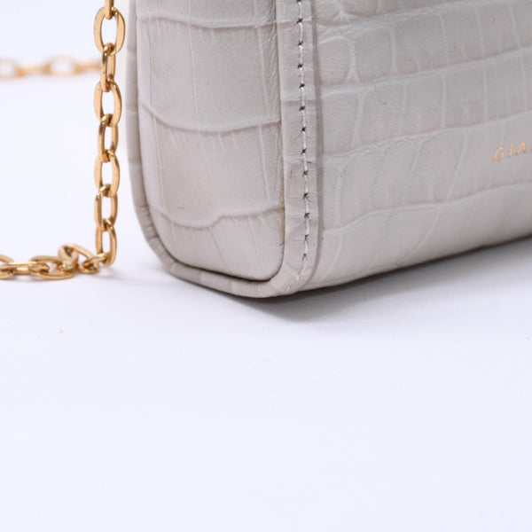 極美品 GIANNI CHIARINI ジャンニキアリーニ ショルダーバッグ マイクロミニバッグ チェーン クロコ型押し レザー アイボリー ゴールド金具 中古 4a005819