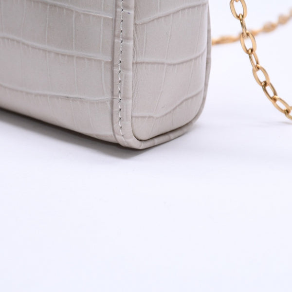 極美品 GIANNI CHIARINI ジャンニキアリーニ ショルダーバッグ マイクロミニバッグ チェーン クロコ型押し レザー アイボリー ゴールド金具 中古 4a005819