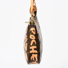 画像をギャラリービューアに読み込む, 極美品 LOUIS VUITTON ルイヴィトン ポシェットアクセソワ―ル ポーチ M92193 モノグラムグラフィティ ブラウン オレンジ ゴールド金具 中古 4a005835