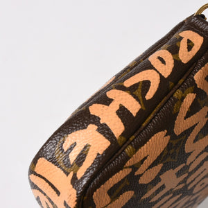 極美品 LOUIS VUITTON ルイヴィトン ポシェットアクセソワ―ル ポーチ M92193 モノグラムグラフィティ ブラウン オレンジ ゴールド金具 中古 4a005835