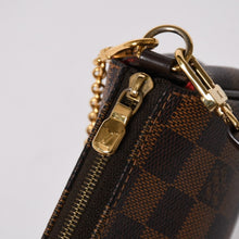 画像をギャラリービューアに読み込む, 極美品 LOUIS VUITTON ルイヴィトン ポシェット エヴァ モノグラム M95567 ブラウン ゴールド金具 中古 4a005824