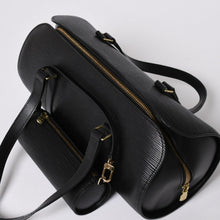 Load the image into the gallery viewer. 極美品 LOUIS VUITTON ルイヴィトン エピ スフロ ハンドバッグ ショルダーバッグ セミショルダーバッグ エピレザー M52222 ブラック 中古 4a006061