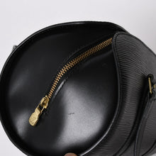 Load the image into the gallery viewer. 極美品 LOUIS VUITTON ルイヴィトン エピ スフロ ハンドバッグ ショルダーバッグ セミショルダーバッグ エピレザー M52222 ブラック 中古 4a006061