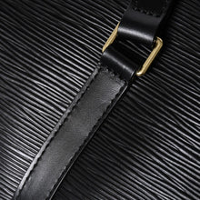 Load the image into the gallery viewer. 極美品 LOUIS VUITTON ルイヴィトン エピ スフロ ハンドバッグ ショルダーバッグ セミショルダーバッグ エピレザー M52222 ブラック 中古 4a006061