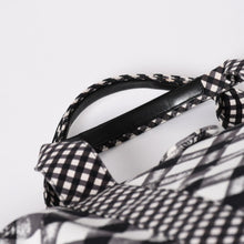 画像をギャラリービューアに読み込む, 極美品 CHANEL シャネル クルーズライン ギンガムチェック トートバッグ ボストンバッグ ホワイト ブラック 14番台 ココマーク シルバー金具 中古 4a005934