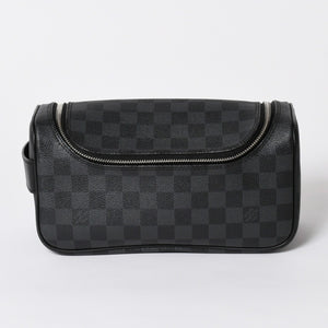 極美品 LOUIS VUITTON ルイヴィトン ダミエグラフィット トワレ ポーチ トラベルバッグ トラベルポーチ N47625 ブラック 中古 4a006050