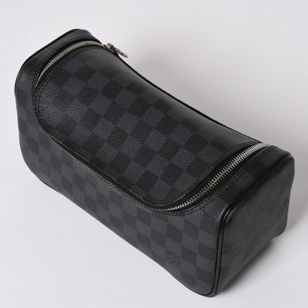 極美品 LOUIS VUITTON ルイヴィトン ダミエグラフィット トワレ ポーチ トラベルバッグ トラベルポーチ N47625 ブラック 中古 4a006050