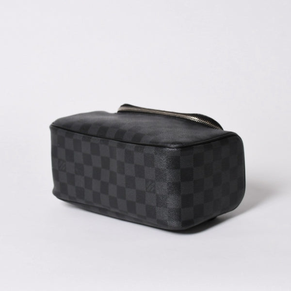 極美品 LOUIS VUITTON ルイヴィトン ダミエグラフィット トワレ ポーチ トラベルバッグ トラベルポーチ N47625 ブラック 中古 4a006050