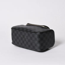 画像をギャラリービューアに読み込む, 極美品 LOUIS VUITTON ルイヴィトン ダミエグラフィット トワレ ポーチ トラベルバッグ トラベルポーチ N47625 ブラック 中古 4a006050