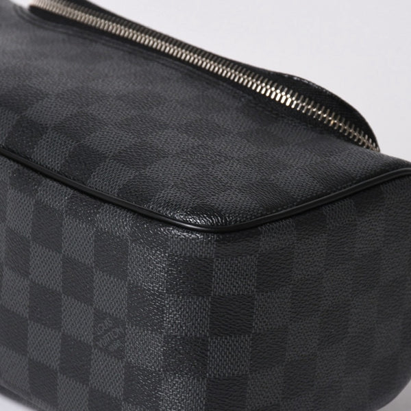 極美品 LOUIS VUITTON ルイヴィトン ダミエグラフィット トワレ ポーチ トラベルバッグ トラベルポーチ N47625 ブラック 中古 4a006050