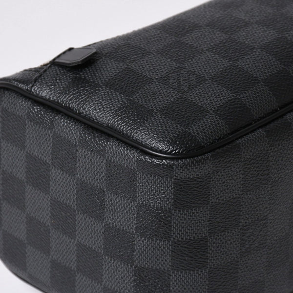 極美品 LOUIS VUITTON ルイヴィトン ダミエグラフィット トワレ ポーチ トラベルバッグ トラベルポーチ N47625 ブラック 中古 4a006050