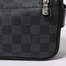 画像をギャラリービューアに読み込む, 極美品 LOUIS VUITTON ルイヴィトン ダミエグラフィット トワレ ポーチ トラベルバッグ トラベルポーチ N47625 ブラック 中古 4a006050