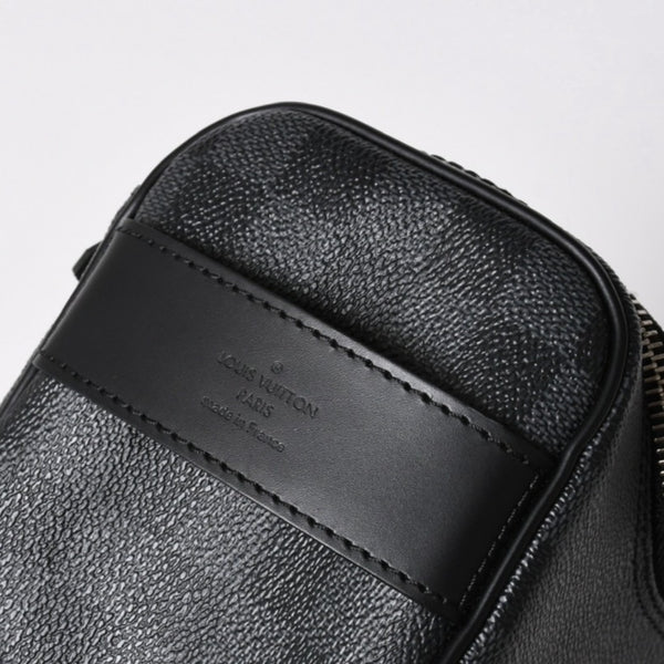 極美品 LOUIS VUITTON ルイヴィトン ダミエグラフィット トワレ ポーチ トラベルバッグ トラベルポーチ N47625 ブラック 中古 4a006050