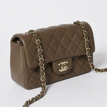 画像をギャラリービューアに読み込む, 新品同様 CHANEL シャネル ミニマトラッセ ショルダーバッグ ランダム番台 ラムスキン グレージュ ゴールド金具 中古 4a006022