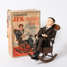 画像をギャラリービューアに読み込む, KAMAR カマー J.Fケネディ アメリカ大統領 ロッキングチェア オルゴール フィギュア ホビー 人形 美品 中古 4a005883