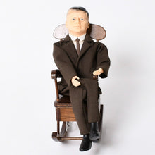 画像をギャラリービューアに読み込む, KAMAR カマー J.Fケネディ アメリカ大統領 ロッキングチェア オルゴール フィギュア ホビー 人形 美品 中古 4a005883