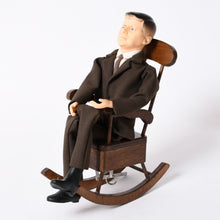画像をギャラリービューアに読み込む, KAMAR カマー J.Fケネディ アメリカ大統領 ロッキングチェア オルゴール フィギュア ホビー 人形 美品 中古 4a005883