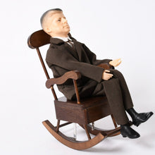 画像をギャラリービューアに読み込む, KAMAR カマー J.Fケネディ アメリカ大統領 ロッキングチェア オルゴール フィギュア ホビー 人形 美品 中古 4a005883