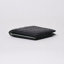 画像をギャラリービューアに読み込む, BOTTEGA VENETA ボッテガヴェネタ 二つ折り財布 財布 イントレチャート ブラック ライトグリーン 美品 中古 4a006095