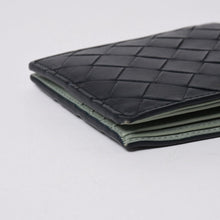画像をギャラリービューアに読み込む, BOTTEGA VENETA ボッテガヴェネタ 二つ折り財布 財布 イントレチャート ブラック ライトグリーン 美品 中古 4a006095