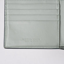 画像をギャラリービューアに読み込む, BOTTEGA VENETA ボッテガヴェネタ 二つ折り財布 財布 イントレチャート ブラック ライトグリーン 美品 中古 4a006095