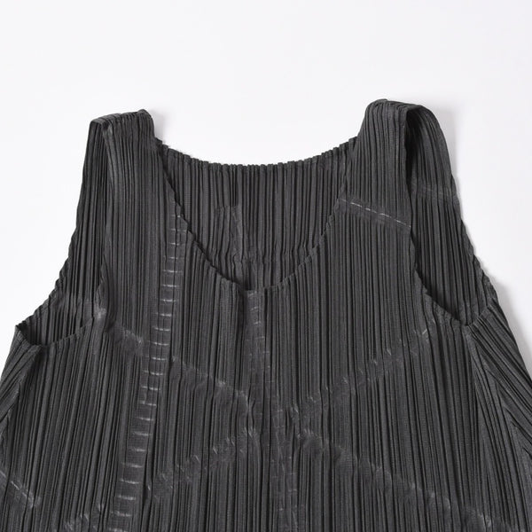 極美品 PLEATS PLEASE ISSEY MIYAKE プリーツプリーズ イッセイミヤケ タンクトップ プリーツ加工 サイズ3 ポリエステル カーキ 中古 4a006007