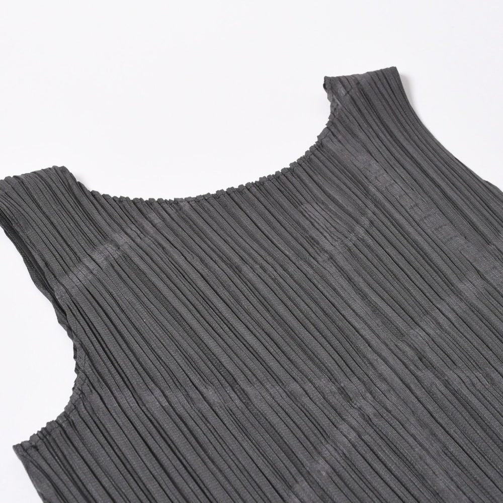 Very Good Condition PLEATS PLEASE ISSEY MIYAKE Tank Top Pleated Size 3 Polyester Khaki Used 4a006007