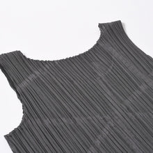 画像をギャラリービューアに読み込む, 極美品 PLEATS PLEASE ISSEY MIYAKE プリーツプリーズ イッセイミヤケ タンクトップ プリーツ加工 サイズ3 ポリエステル カーキ 中古 4a006007
