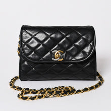 画像をギャラリービューアに読み込む, CHANEL シャネル ミニマトラッセ Sフラップ Sチェーンショルダーバッグ 1番台 パリ限定 ココマーク ラムスキン ブラック ゴールド/シルバー金具 美品 中古 4a006024