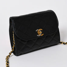 画像をギャラリービューアに読み込む, CHANEL シャネル ミニマトラッセ Sフラップ Sチェーンショルダーバッグ 1番台 パリ限定 ココマーク ラムスキン ブラック ゴールド/シルバー金具 美品 中古 4a006024