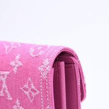 画像をギャラリービューアに読み込む, 新品同様品 LOUIS VUITTON ルイヴィトン モノグラム ジャガード ポルトフォイユ サラ 長財布 モノグラムデニム フューシャ M28280 中古 4a006058