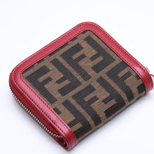 画像をギャラリービューアに読み込む, 極美品 FENDI フェンディ コンパクトウォレット 二つ折り財布 ズッカ柄 イタリア製 キャンバス レザー ブラウン レッド ゴールド金具 中古 4a006054