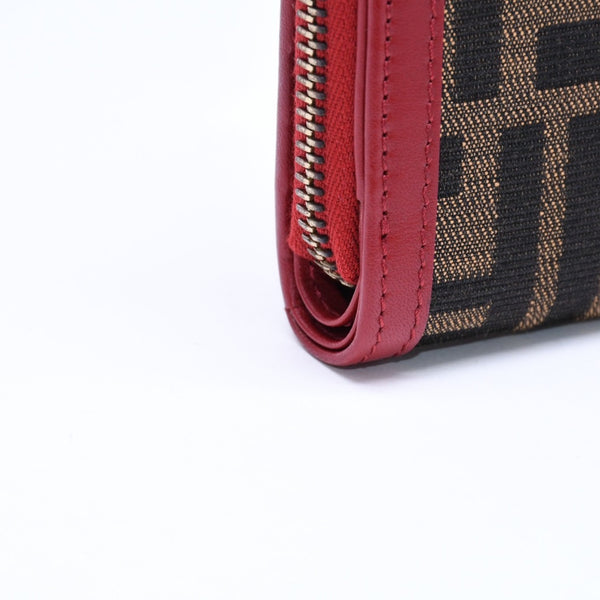 極美品 FENDI フェンディ コンパクトウォレット 二つ折り財布 ズッカ柄 イタリア製 キャンバス レザー ブラウン レッド ゴールド金具 中古 4a006054