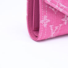画像をギャラリービューアに読み込む, 新品同様 LOUIS VUITTON ルイヴィトン ポルトフォイユ ヴィクトリーヌ 三つ折り財布 M27707 モノグラム デニム ピンク 中古 4a006107