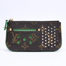 Load the image into the gallery viewer. 極美品 LOUIS VUITTON ルイヴィトン ペルフォ ポシェットクレ コインケース M95186 モノグラムペルフォ ブラウン グリーン 中古 4a006060