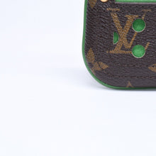 Load the image into the gallery viewer. 極美品 LOUIS VUITTON ルイヴィトン ペルフォ ポシェットクレ コインケース M95186 モノグラムペルフォ ブラウン グリーン 中古 4a006060