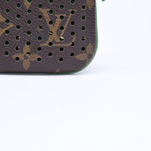 Load the image into the gallery viewer. 極美品 LOUIS VUITTON ルイヴィトン ペルフォ ポシェットクレ コインケース M95186 モノグラムペルフォ ブラウン グリーン 中古 4a006060