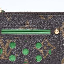Load the image into the gallery viewer. 極美品 LOUIS VUITTON ルイヴィトン ペルフォ ポシェットクレ コインケース M95186 モノグラムペルフォ ブラウン グリーン 中古 4a006060