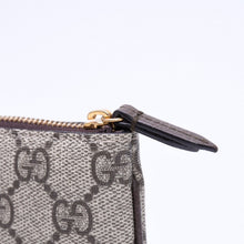 Load the image into the gallery viewer. 極美品 GUCCI グッチ コインケース 小銭入れ 小物入れ GG柄 GGキャンバス 772321 ゴールド金具 中古 4a006078