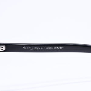 極美品 GENTLE MONSTER ×Maison Margiela ジェントルモンスター メゾンマルジェラ サングラス サイズ53□23 144 ブラック 中古 4a006191