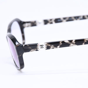 極美品 CHANEL シャネル 伊達メガネ アイウェア 3224-A c.1284 サイズ53□16 135 ココマーク フェイクパール ラメ マーブル 中古 4a006167