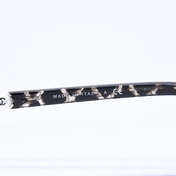 極美品 CHANEL シャネル 伊達メガネ アイウェア 3224-A c.1284 サイズ53□16 135 ココマーク フェイクパール ラメ マーブル 中古 4a006167