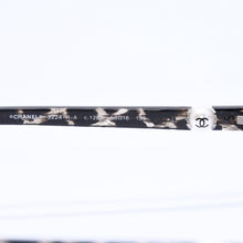 将图片加载到图库查看器中。 極美品 CHANEL シャネル 伊達メガネ アイウェア 3224-A c.1284 サイズ53□16 135 ココマーク フェイクパール ラメ マーブル 中古 4a006167
